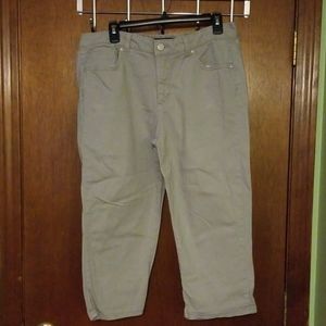 Izod gray capris